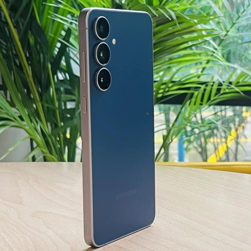 گوشی موبایل سامسونگ مدل Galaxy S25 FE دو سیم کارت ظرفیت 256 گیگابایت و رم 8 گیگابایت - ویتنام - Image 3