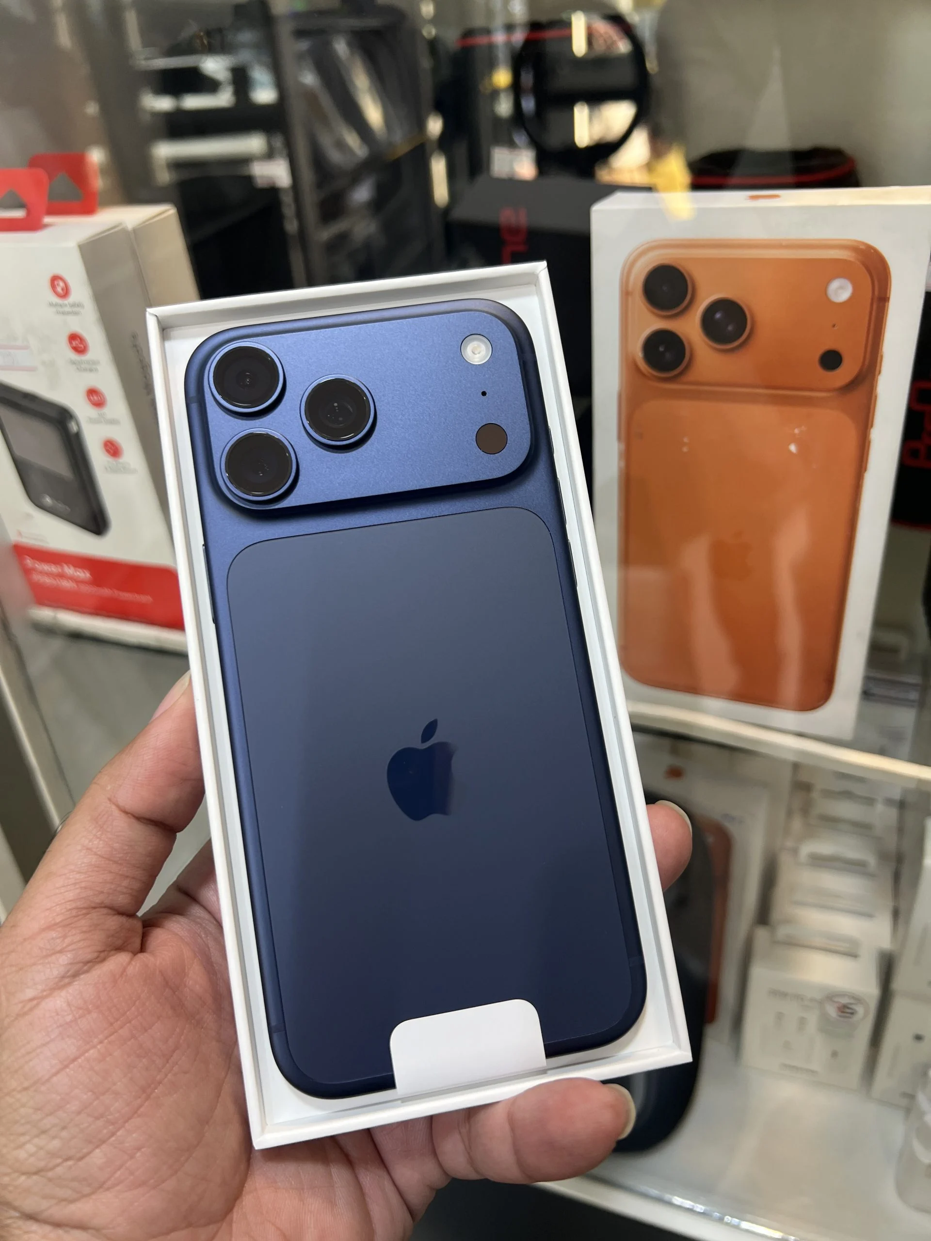 گوشی موبایل اپل iphone 17promax zaa تک سیم کارت +ای سیم ظرفیت ۲۵۶گیگ رم ۱۲